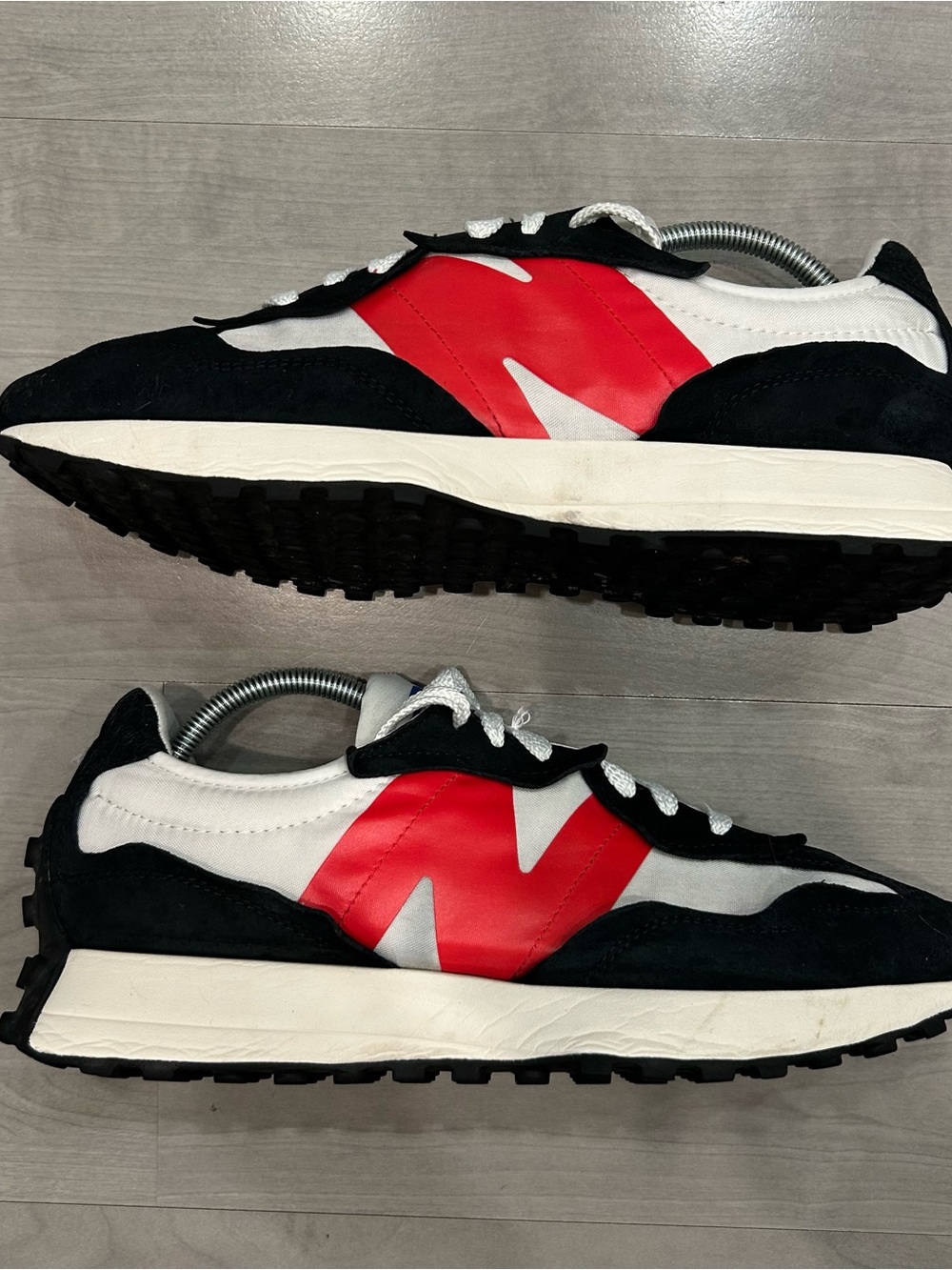 New Balance 327 Black White Red Suede Lifestyle Sneakers U327WEA Mens Size 11.5
